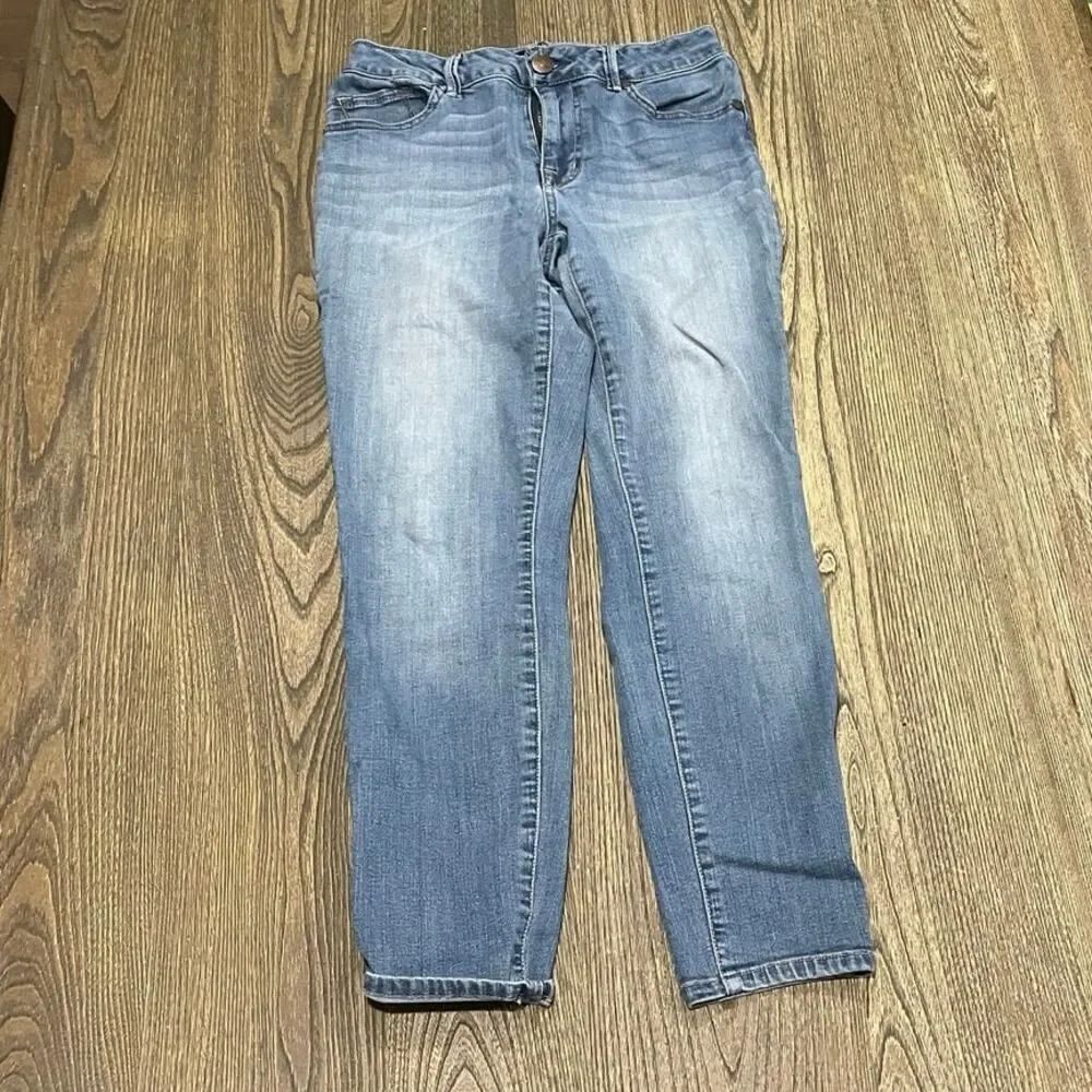 1822 Denim Straight Jeans Mid Rise Whiskering Stretch Light Wash Blue Size 6